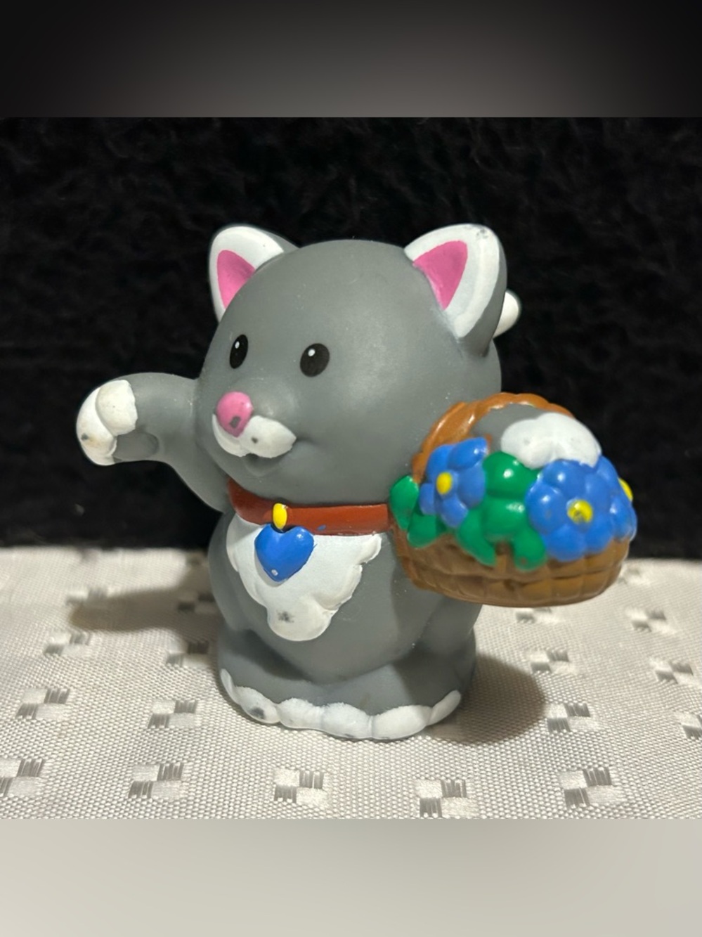 Fisher Price Little People GRAY CAT BLUE FLOWER BASKET Kitty House Farm Pet